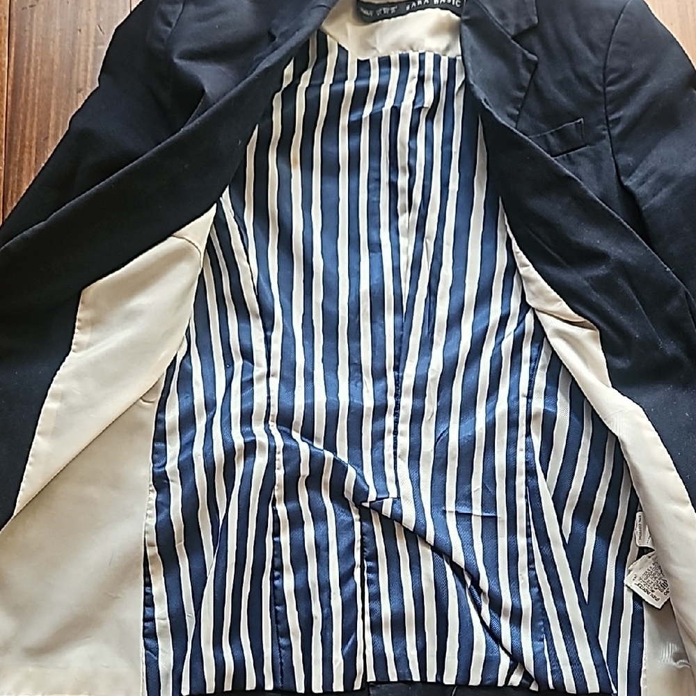 Zara Navy Blue Blazer with Striped Interior - Picture 4 of 10